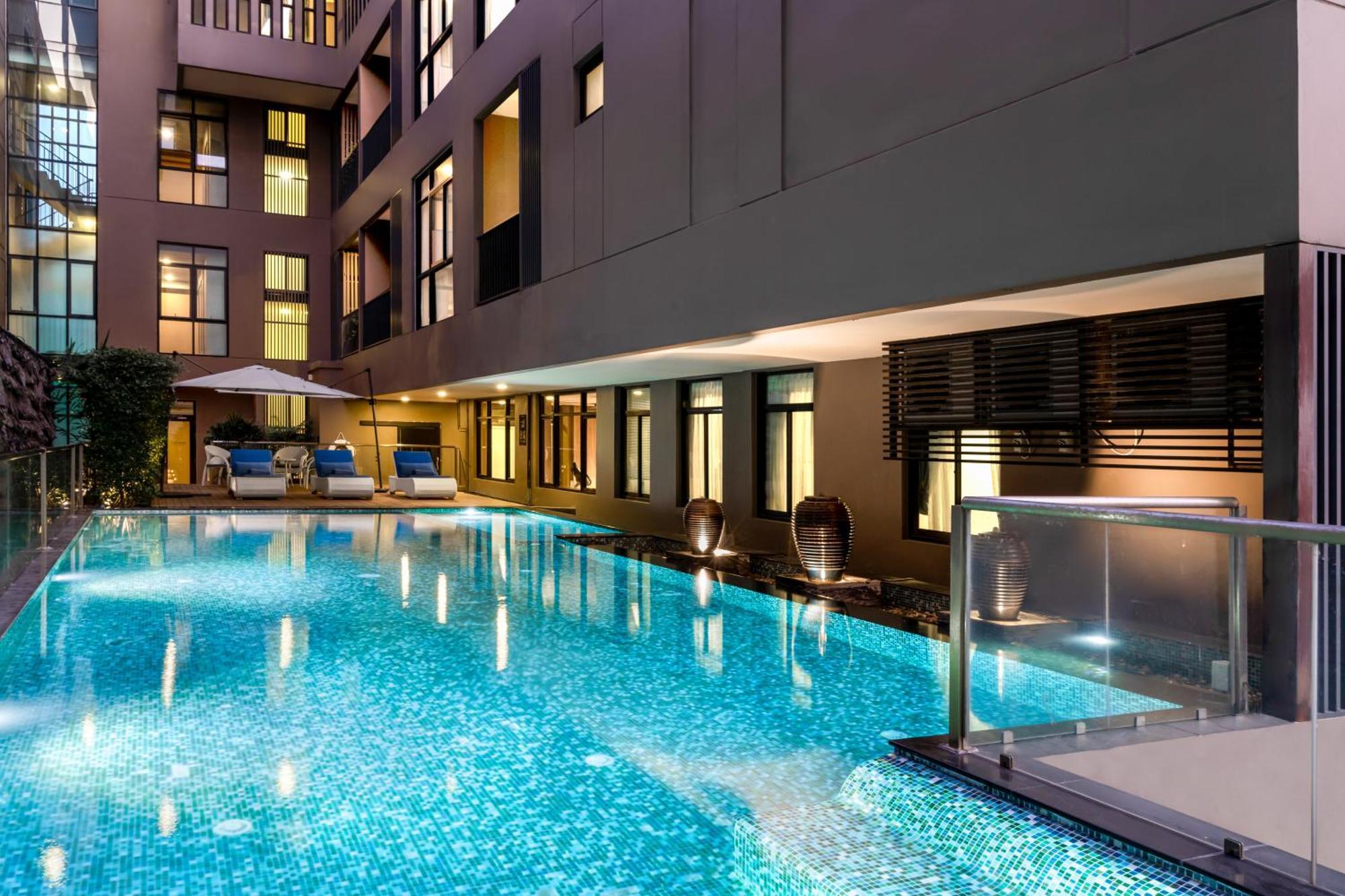 Metropolis Suites Bangkok, Tapestry Collection By Hilton Экстерьер фото